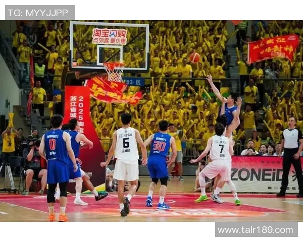 杭州篮球队在邀请赛中以86分稳居积分榜首位展现强劲实力