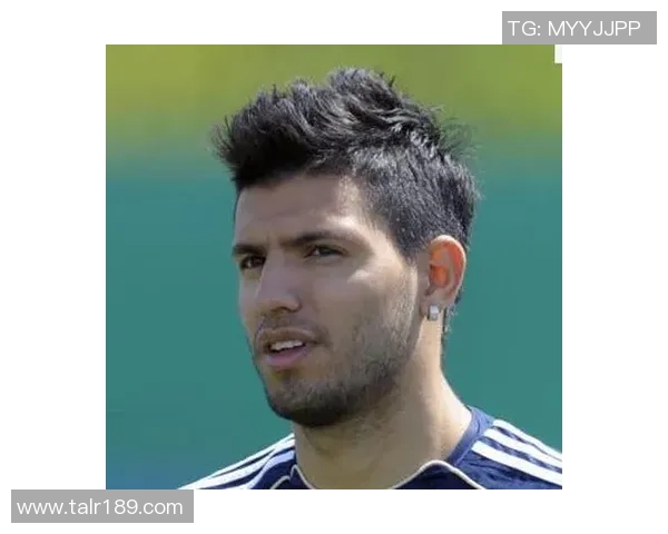 足球明星发型夸张女的时尚魅力与个性表达探讨 足球明星发型夸张女的时尚魅力与个性表达探讨